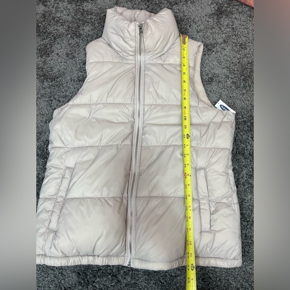 Old navy very light nude pink puffer Vest Women’s size M - Picture 16 of 16